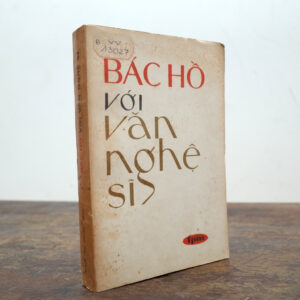 BÁC HỒ VỚI VĂN NGHỆ SĨ