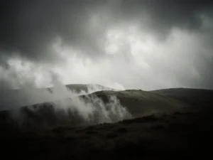 Đồi gió hú – Tác phẩm kinh điển của Emily Brontë về tình yêu và thù hận tiemsachcolosi.com